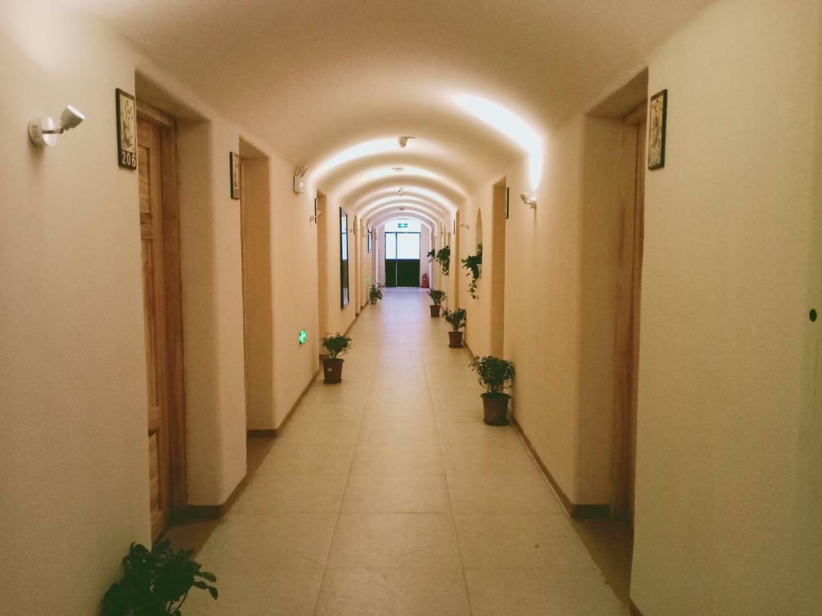 Right Here Hotel  Dunhuang Exterior foto